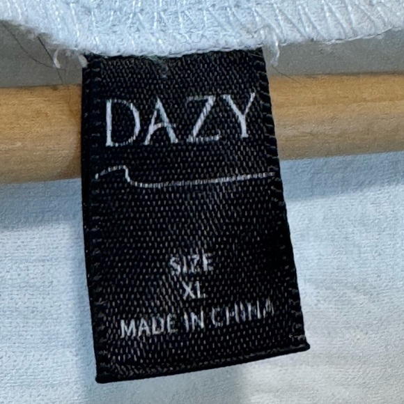 DAZY Women's White Cinched Sleeve Blouse Size XLarge - Picture 5 of 9